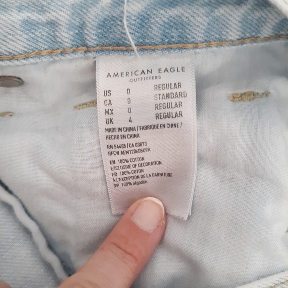 American Eagle Mom Jeans Lightwash size 0 - Picture 6 of 8